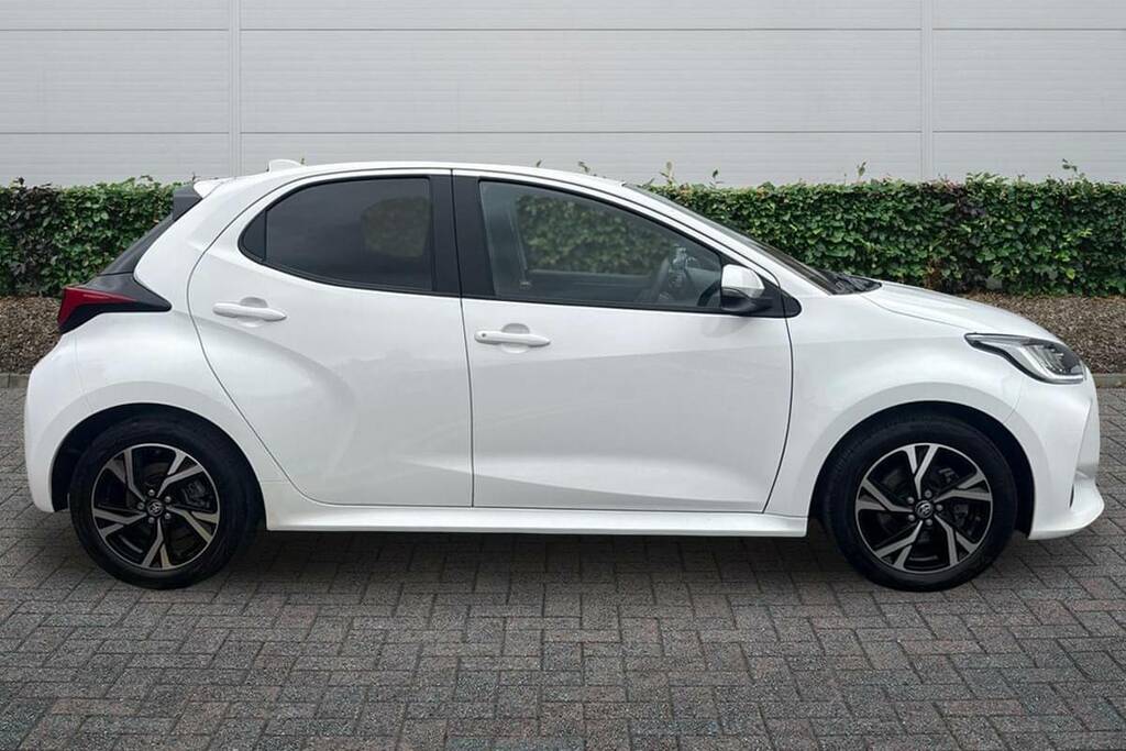 Toyota Yaris 1.5 Hybrid Design Cvt FY25SUF White #4