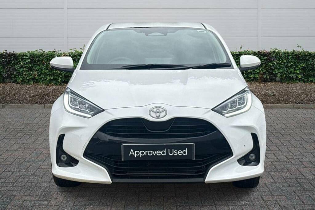 Toyota Yaris 1.5 Hybrid Design Cvt FY25SUF White #2