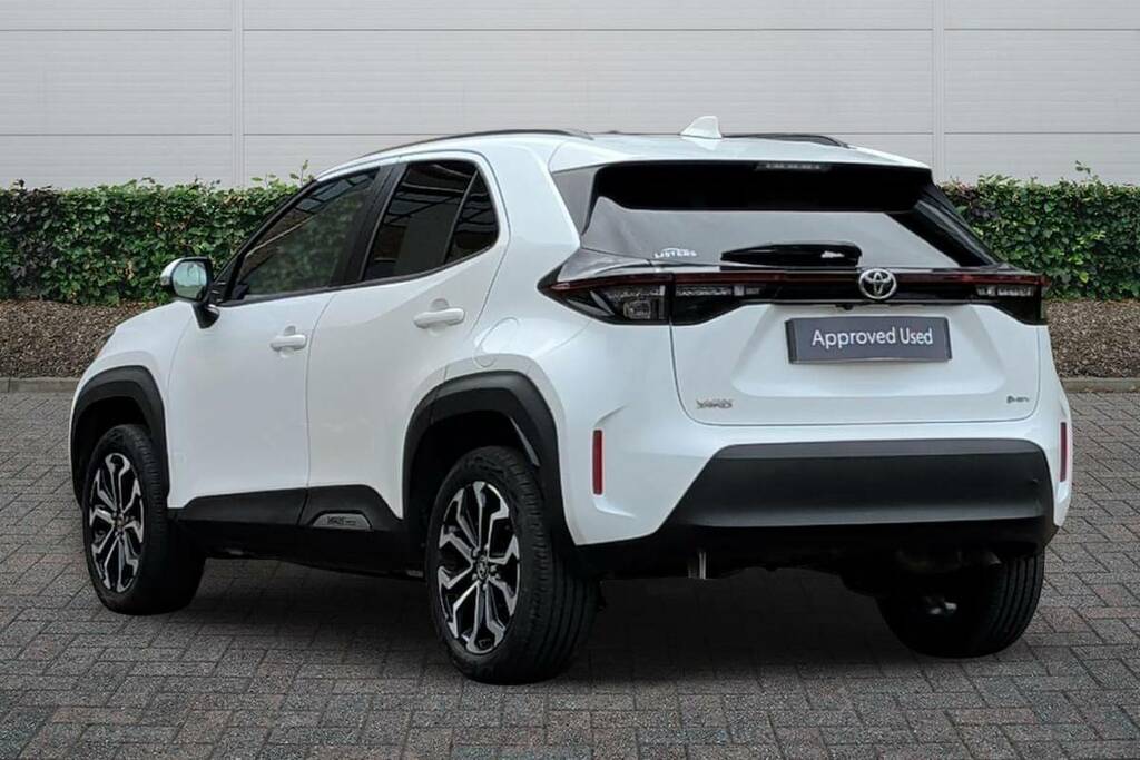 Toyota Yaris Cross 1.5 Hybrid Design Cvt KV24NND White #2