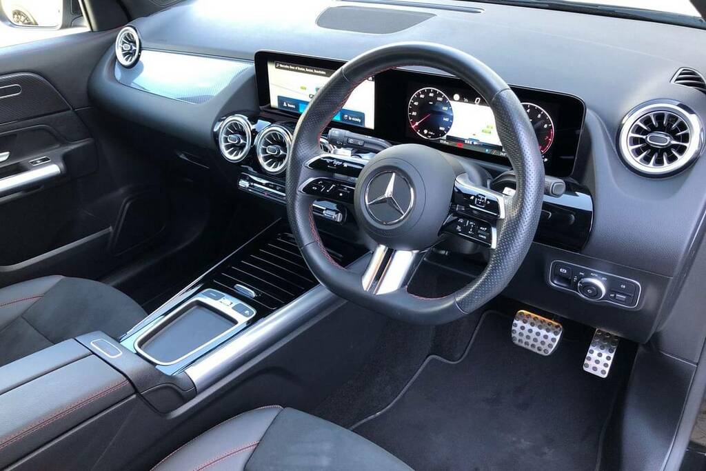 Mercedes-Benz GLA Class 200 Amg Line Executive KR24HJG Black #4