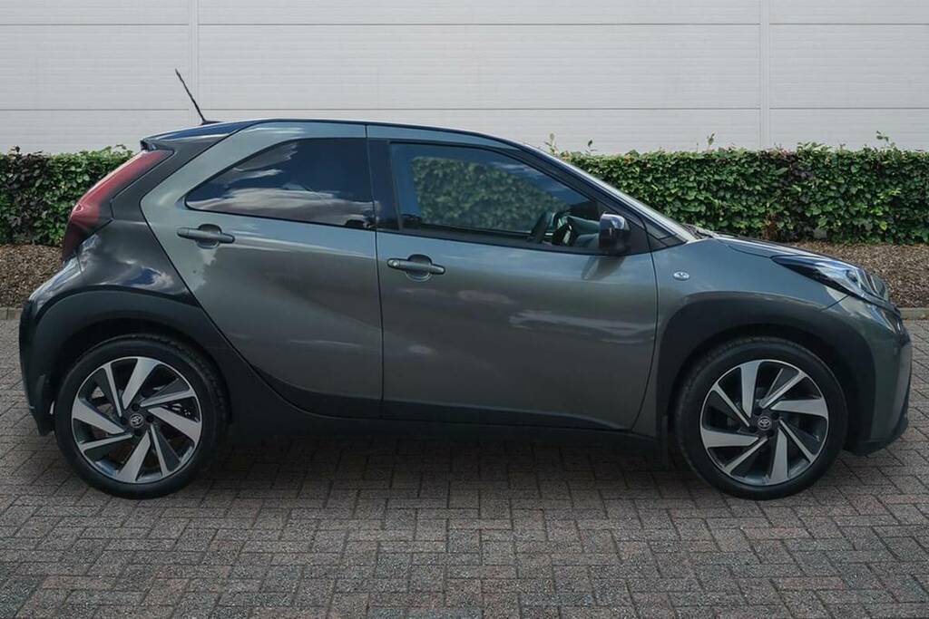 Toyota Aygo X 1.0 Vvt-i Edge Green #4
