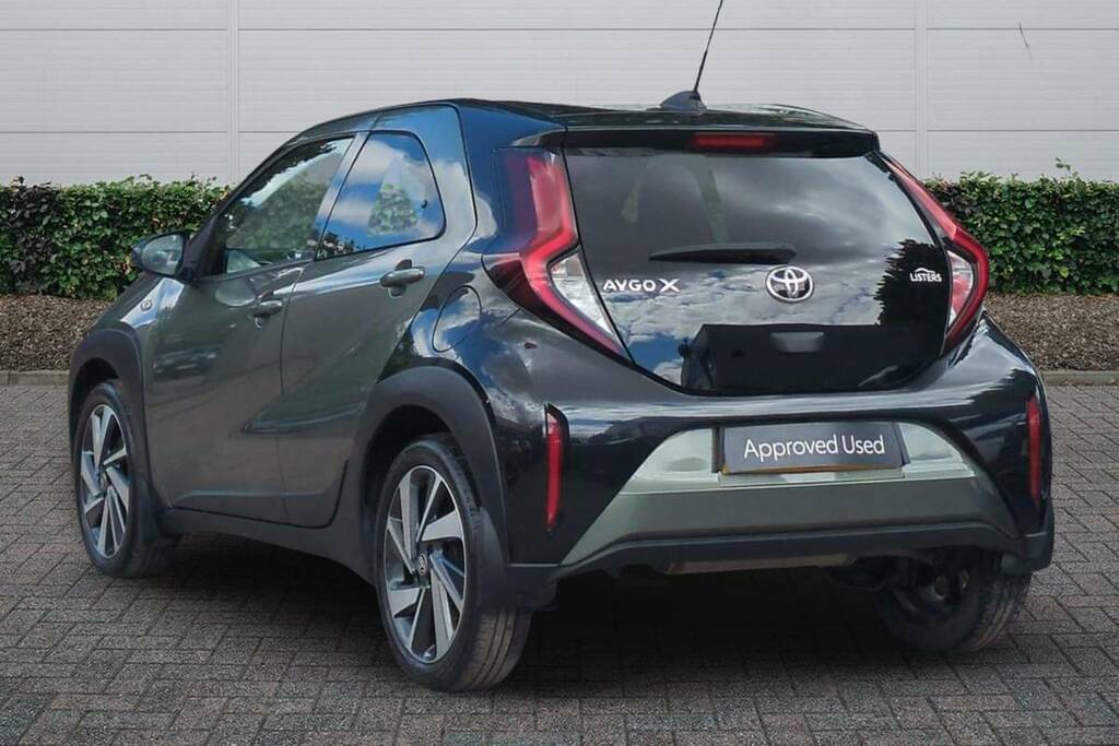 Toyota Aygo X 1.0 Vvt-i Edge Green #2