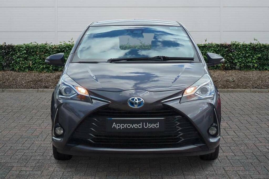 Toyota Yaris 1.5 Hybrid Icon Tech Cvt VA67CCY Grey #3
