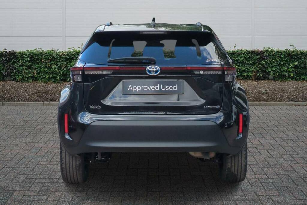 Toyota Yaris Cross 1.5 Hybrid Design Cvt Black #4