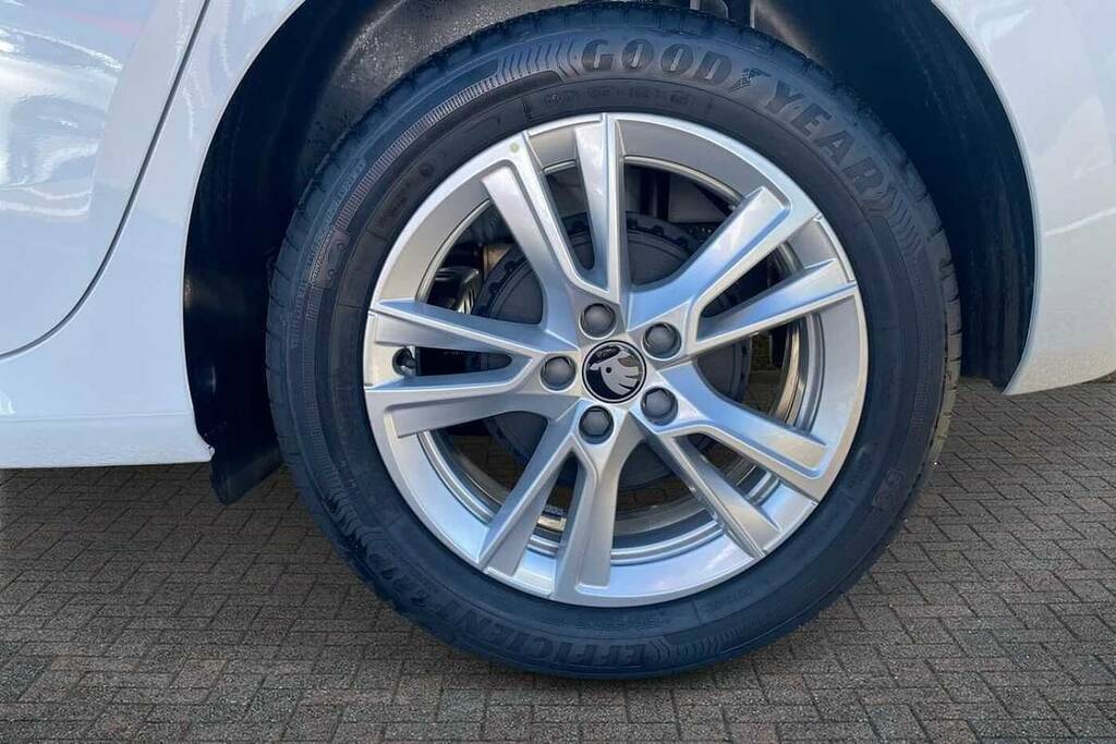 Skoda Fabia 1.0 Tsi 116 Se L Edition Dsg BV26TOA White #5