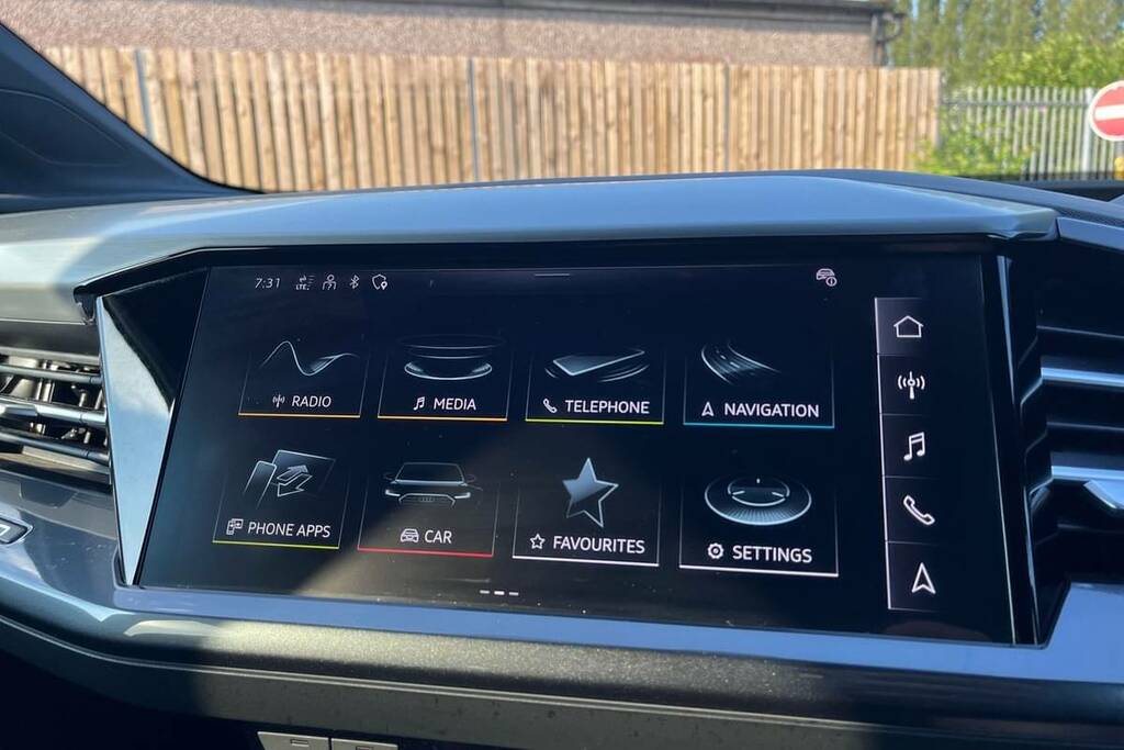 Audi Q4 E Tron 220Kw 50 Quattro 82Kwh Black Edition Blue #3