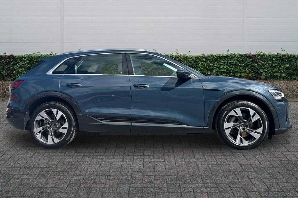 Audi Q8 e tron 250Kw 50 Quattro 95Kwh Sport Blue #4