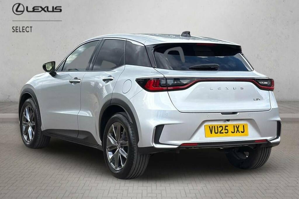 Lexus LBX 1.5 Premium Plus E-cvt Silver #4