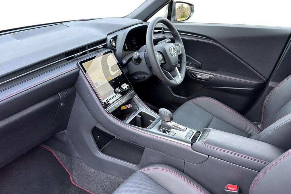Lexus LBX 1.5 Premium Plus E-cvt Silver #5