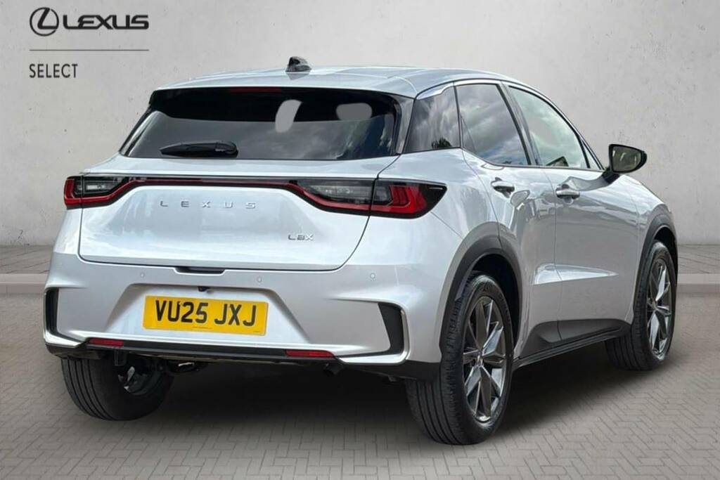 Lexus LBX 1.5 Premium Plus E-cvt Silver #2