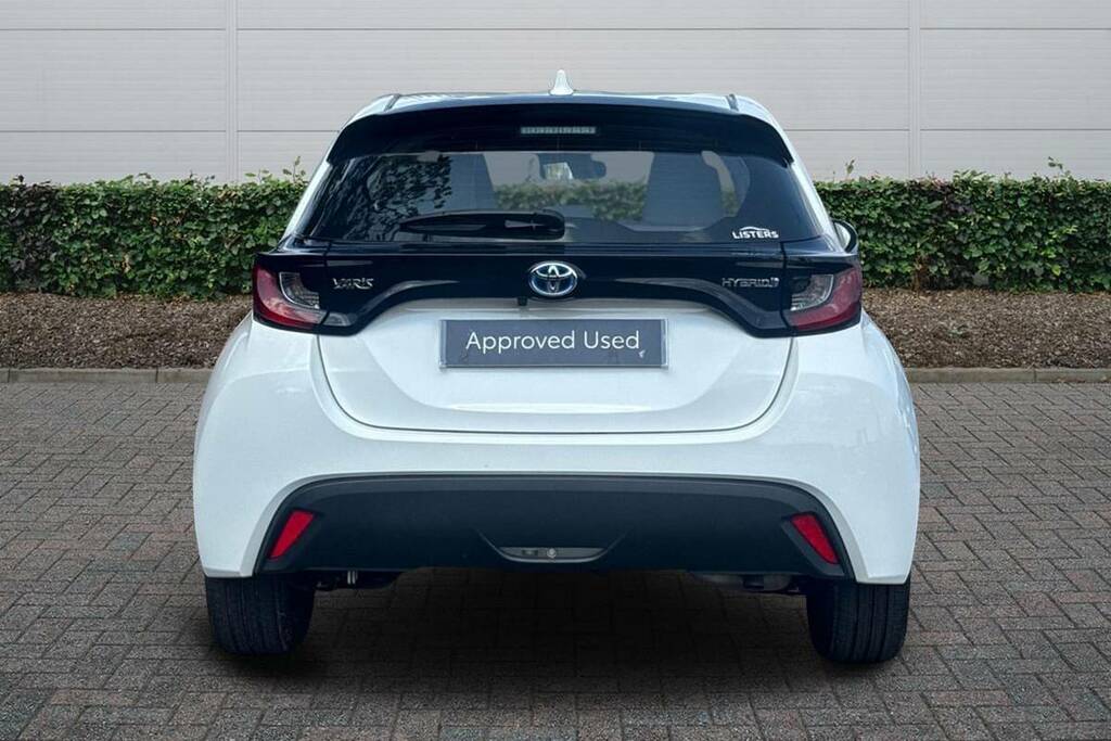 Toyota Yaris 1.5 Hybrid Icon Cvt VO24WKT White #4