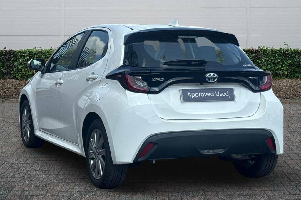 Toyota Yaris 1.5 Hybrid Icon Cvt VO24WKT White #2