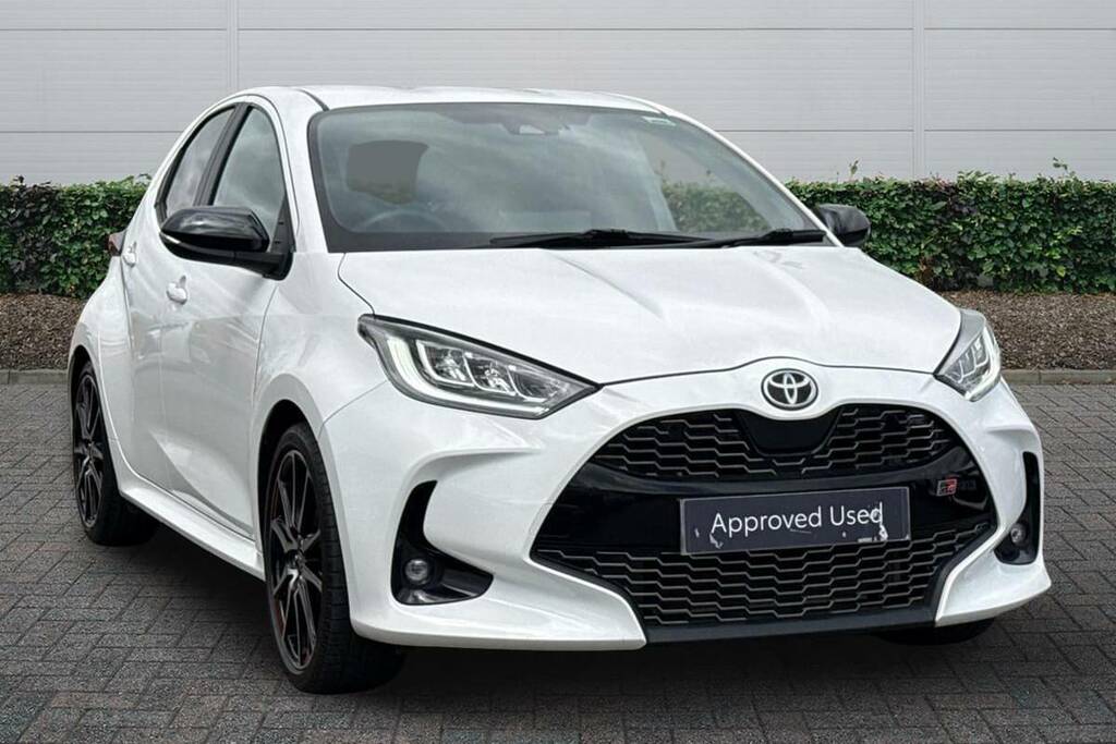 Toyota Yaris 1.5 Hybrid Gr Sport Cvt White