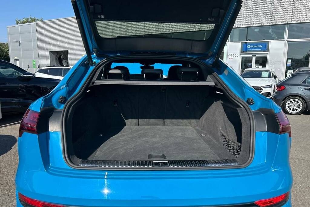 Audi E-tron 230Kw 50 Quattro 71Kwh S Line Blue #2