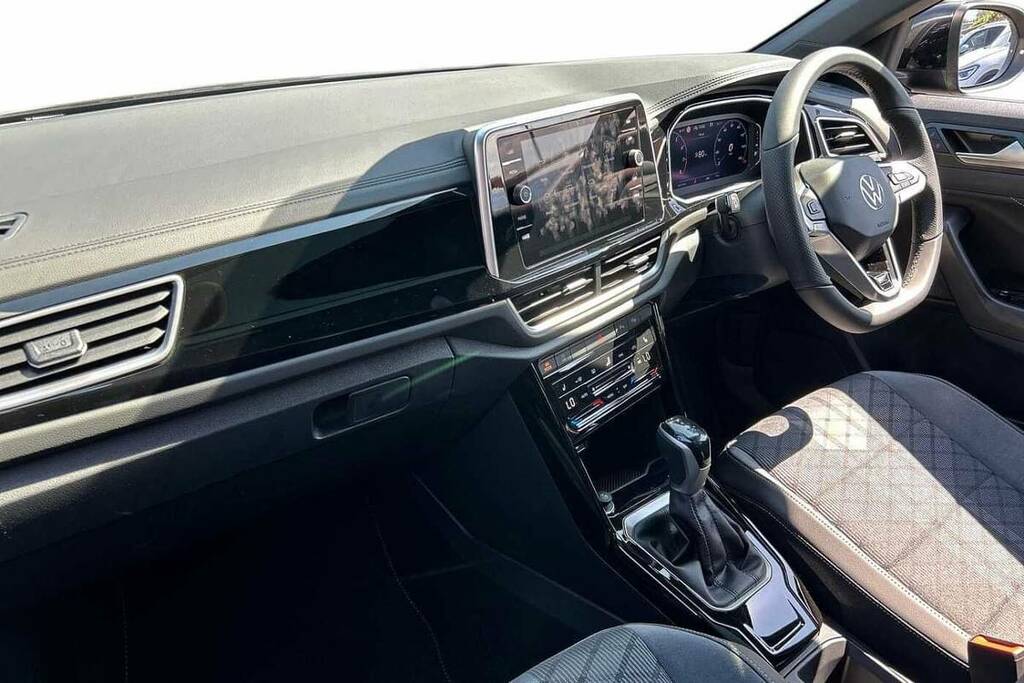 Volkswagen T-Roc 1.5 Tsi R-line Dsg VK26YHJ Black #2