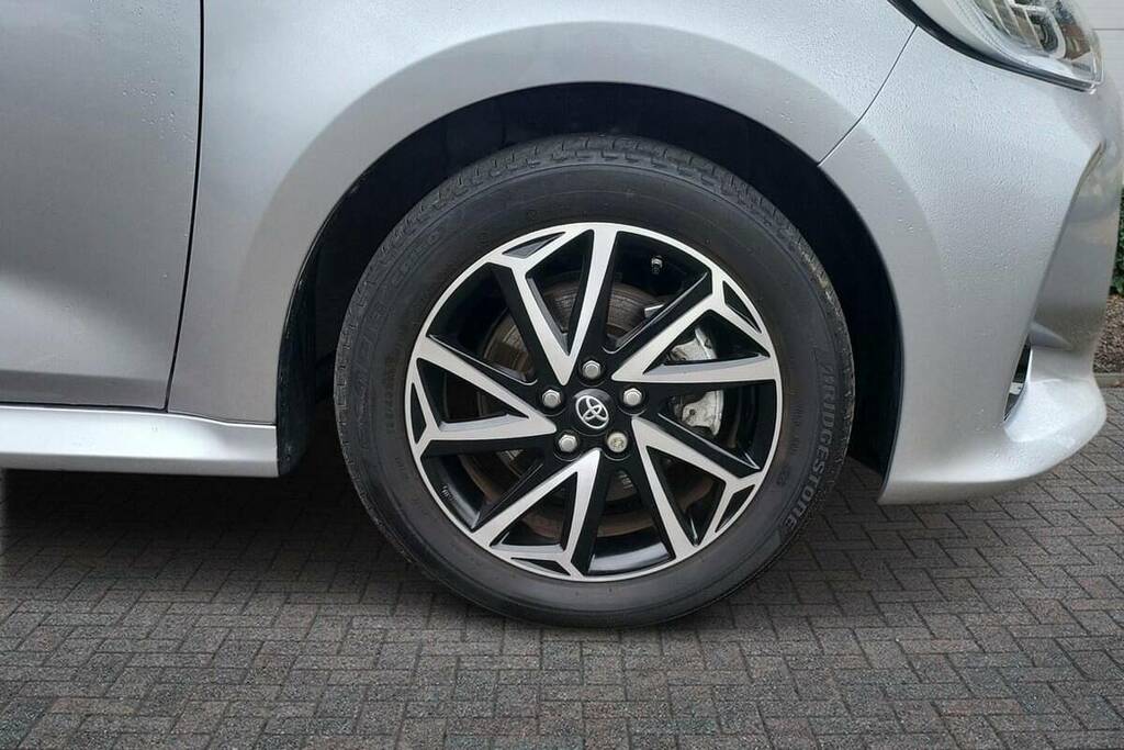 Toyota Yaris 1.5 Hybrid Design Cvt Silver #6