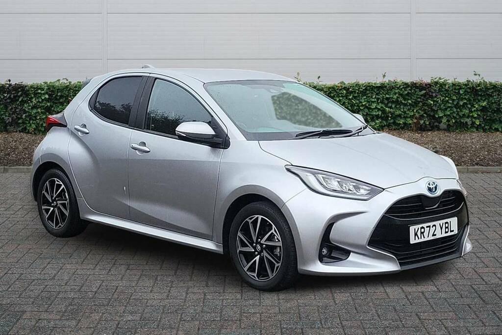 Toyota Yaris 1.5 Hybrid Design Cvt Silver