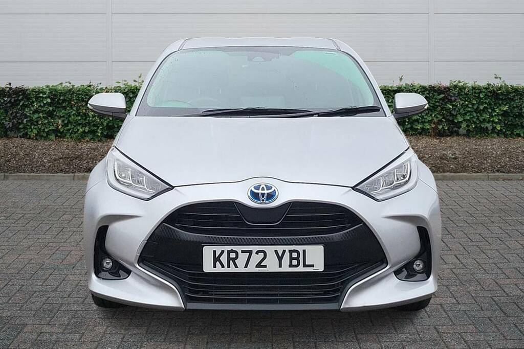 Toyota Yaris 1.5 Hybrid Design Cvt Silver #3