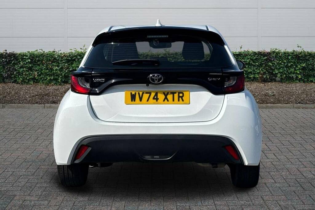 Toyota Yaris 1.5 Hybrid Icon Cvt White #4