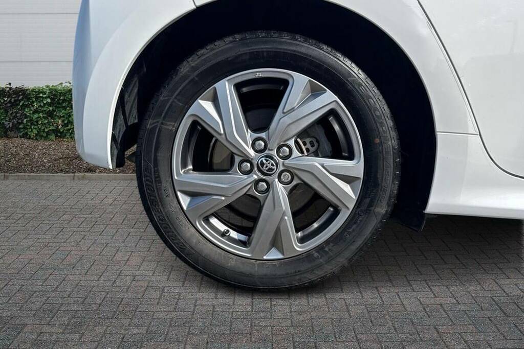 Toyota Yaris 1.5 Hybrid Icon Cvt White #6