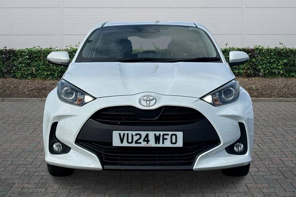 Toyota Yaris 1.5 Hybrid Icon Cvt White #3