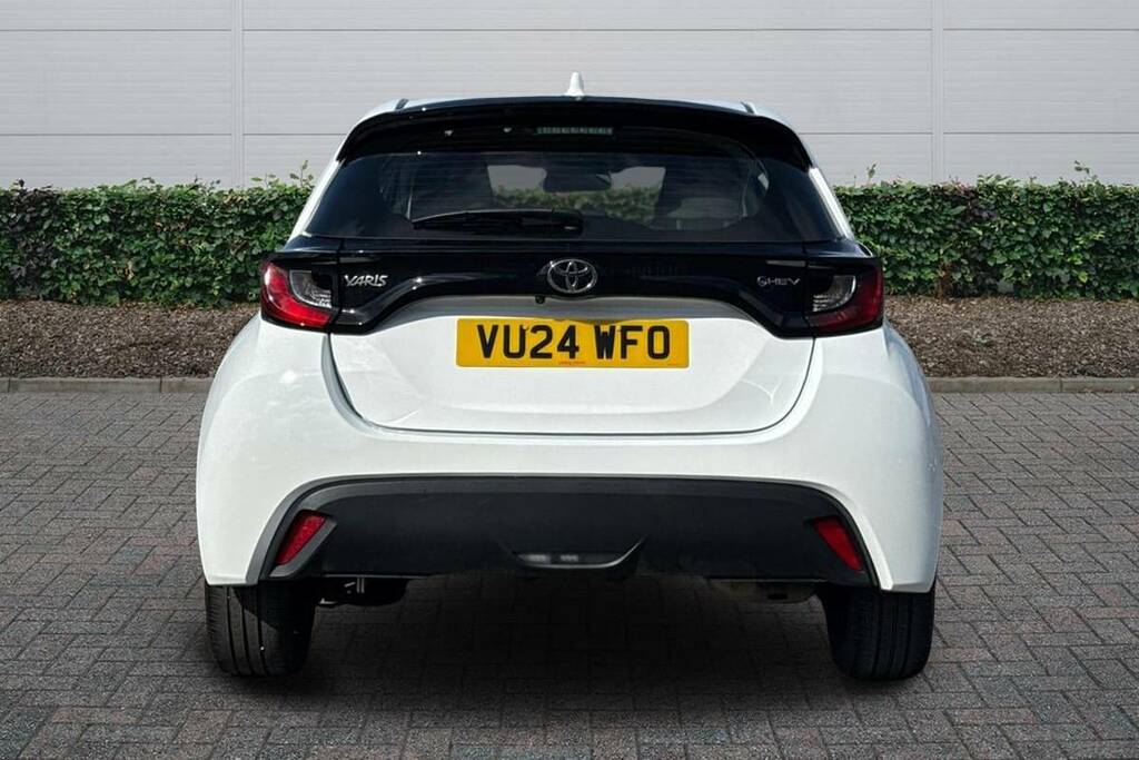 Toyota Yaris 1.5 Hybrid Icon Cvt White #4