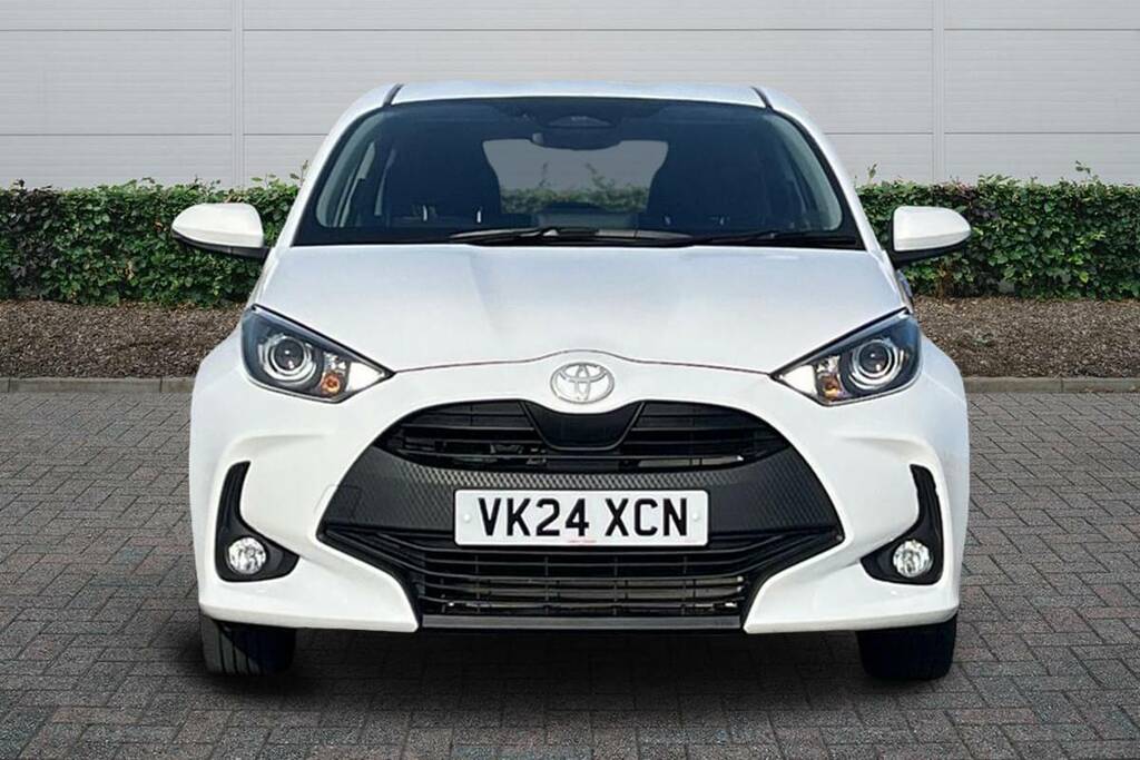 Toyota Yaris 1.5 Hybrid Icon Cvt White #3