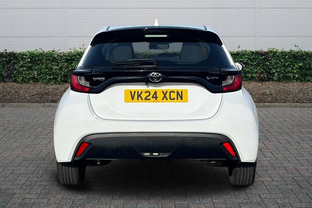 Toyota Yaris 1.5 Hybrid Icon Cvt White #4