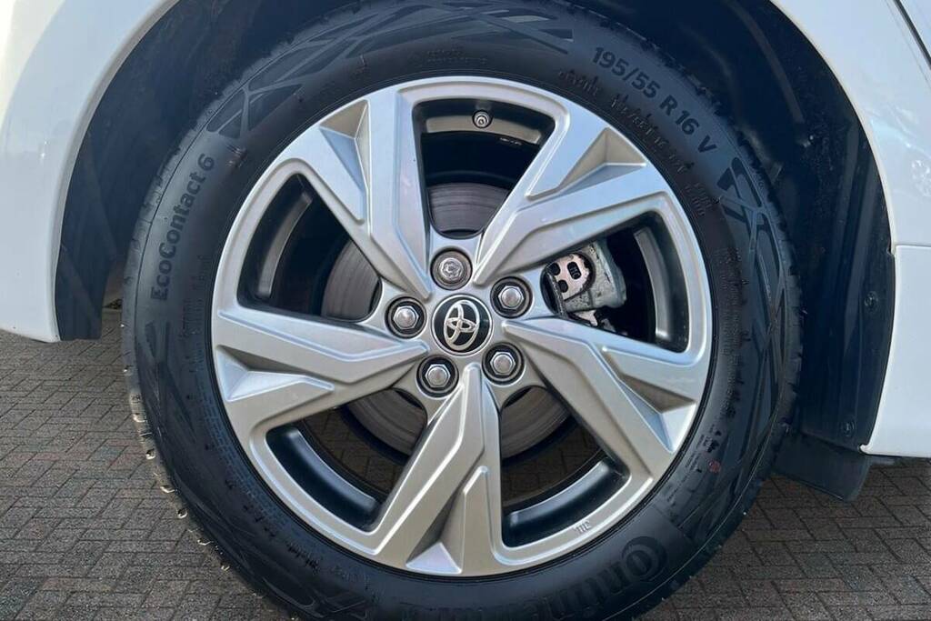 Toyota Yaris 1.5 Hybrid Icon Cvt White #6