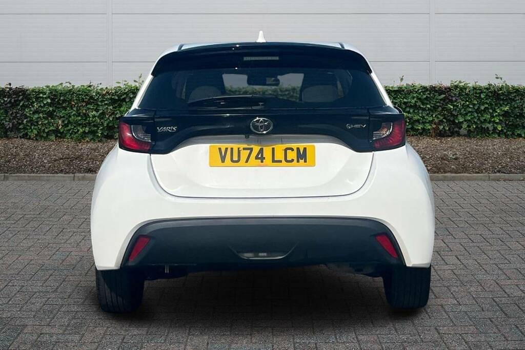 Toyota Yaris 1.5 Hybrid Icon Cvt VU74LCM White #4