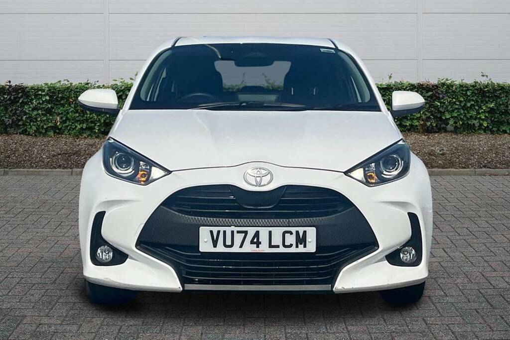 Toyota Yaris 1.5 Hybrid Icon Cvt VU74LCM White #3