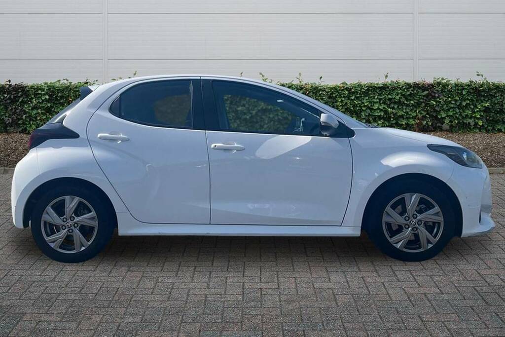 Toyota Yaris 1.5 Hybrid Icon Cvt VU74LCM White #5