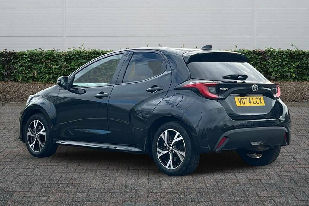 Toyota Yaris 1.5 Hybrid Design Cvt Black #2