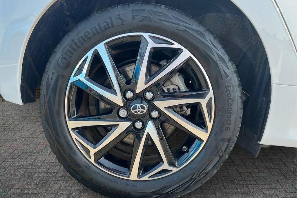 Toyota Yaris 1.5 Hybrid Design Cvt White #6