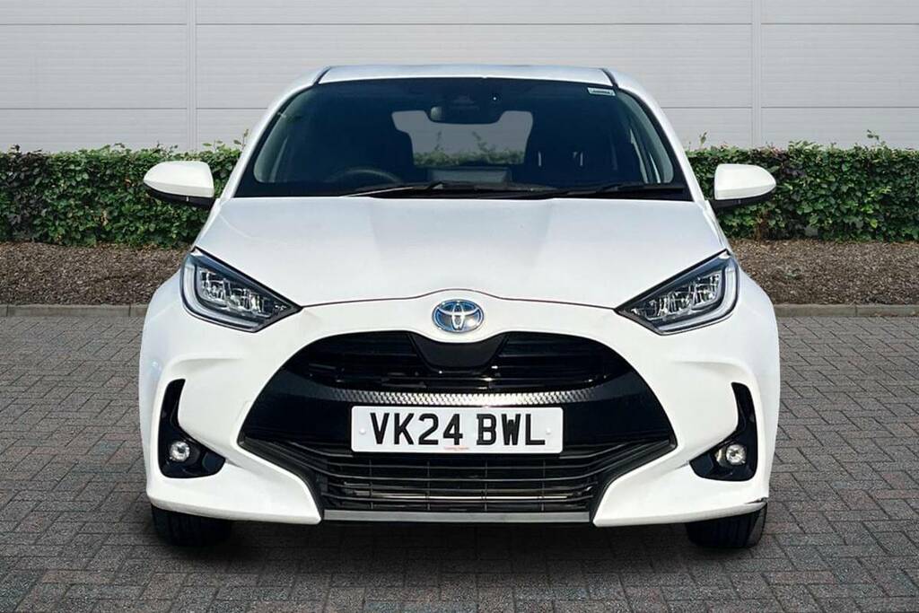 Toyota Yaris 1.5 Hybrid Design Cvt White #3