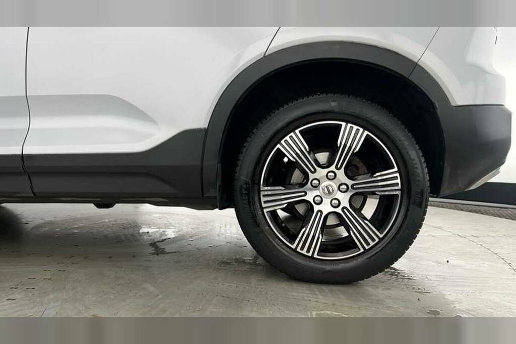 Volvo XC40 1.5 T3 163 Inscription Geartronic Silver #4