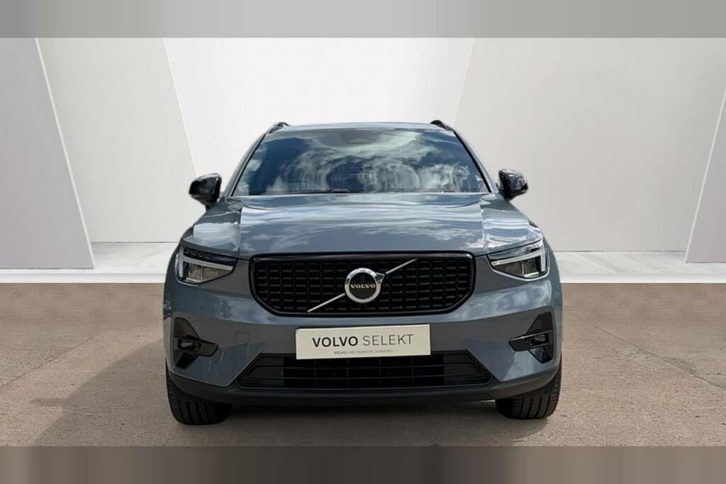 Volvo XC40 2.0 B3p Plus Dark Grey #5
