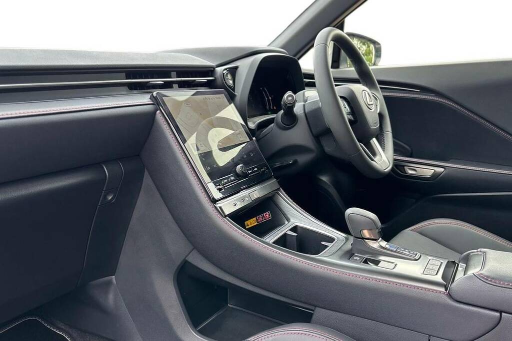 Lexus LBX 1.5 Premium E-cvt White #5