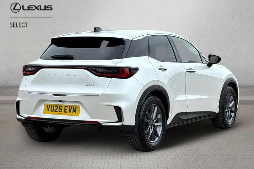Lexus LBX 1.5 Premium E-cvt White #2