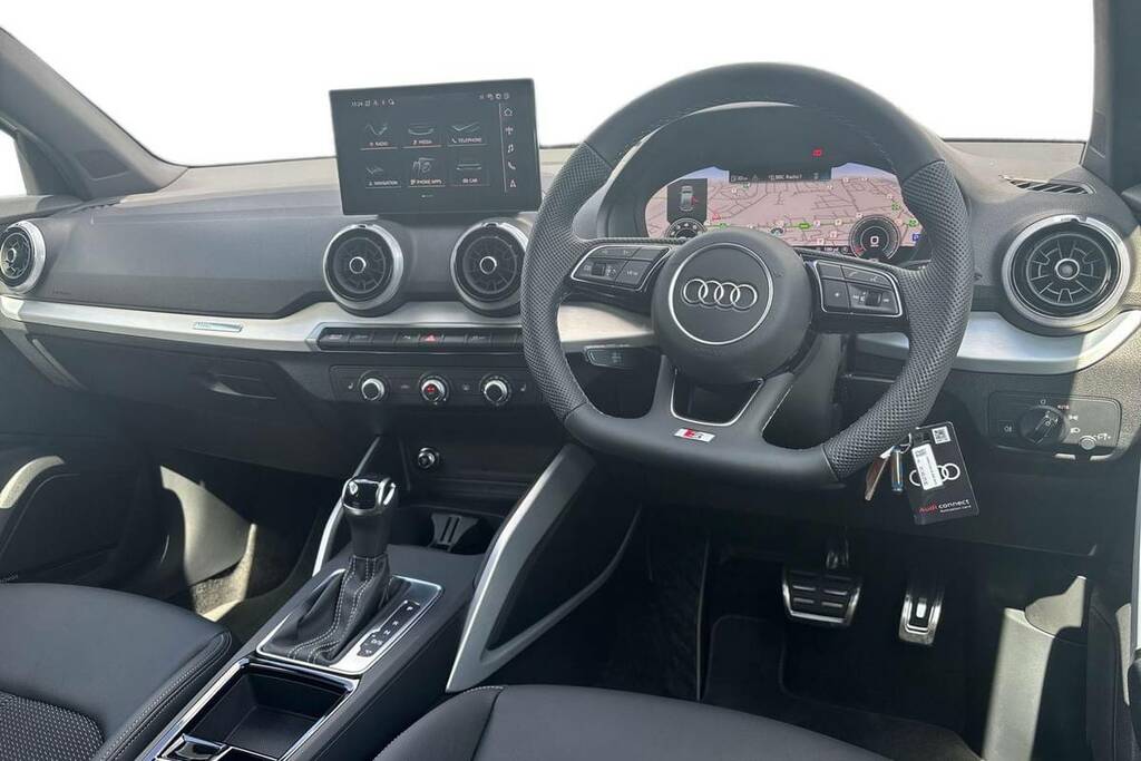 Audi Q2 35 Tfsi Black Edition S Tronic White #4