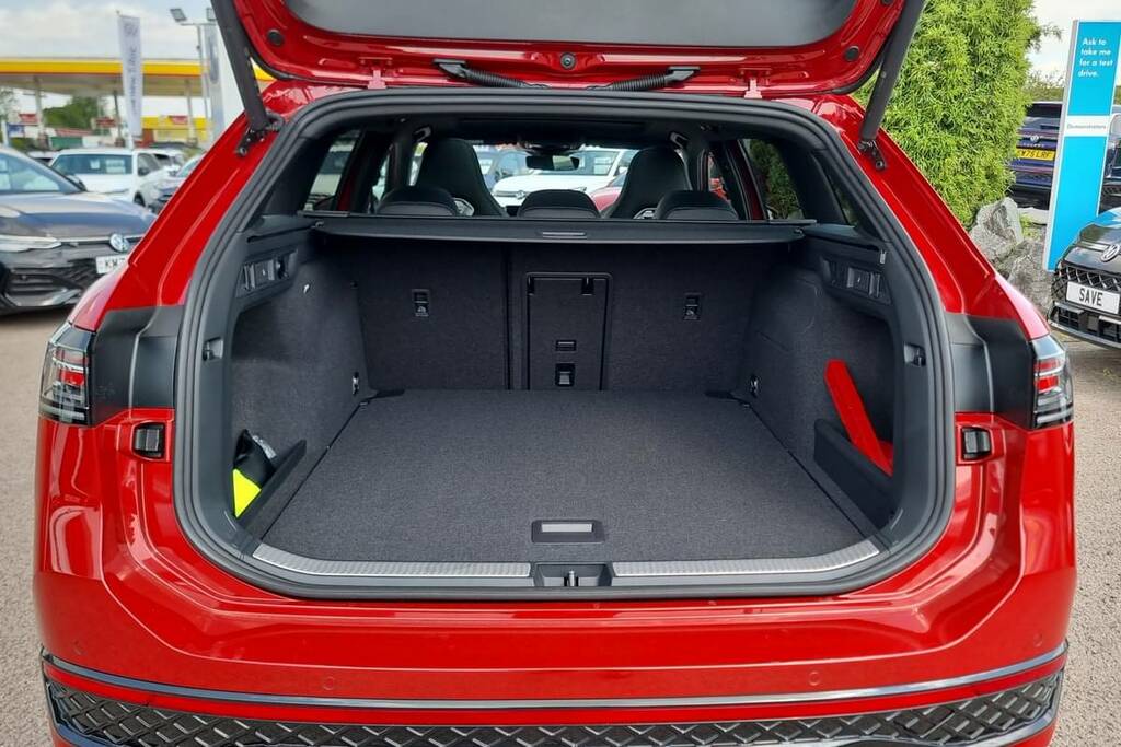 Volkswagen Passat 1.5 Etsi R-line Dsg Red #2