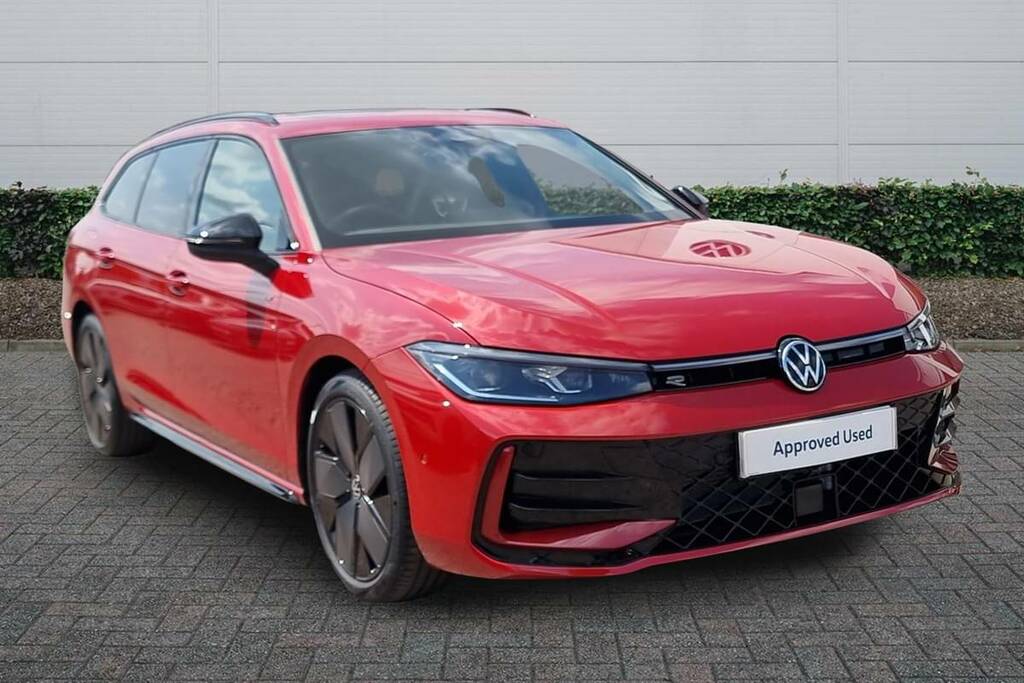 Volkswagen Passat 1.5 Etsi R-line Dsg Red