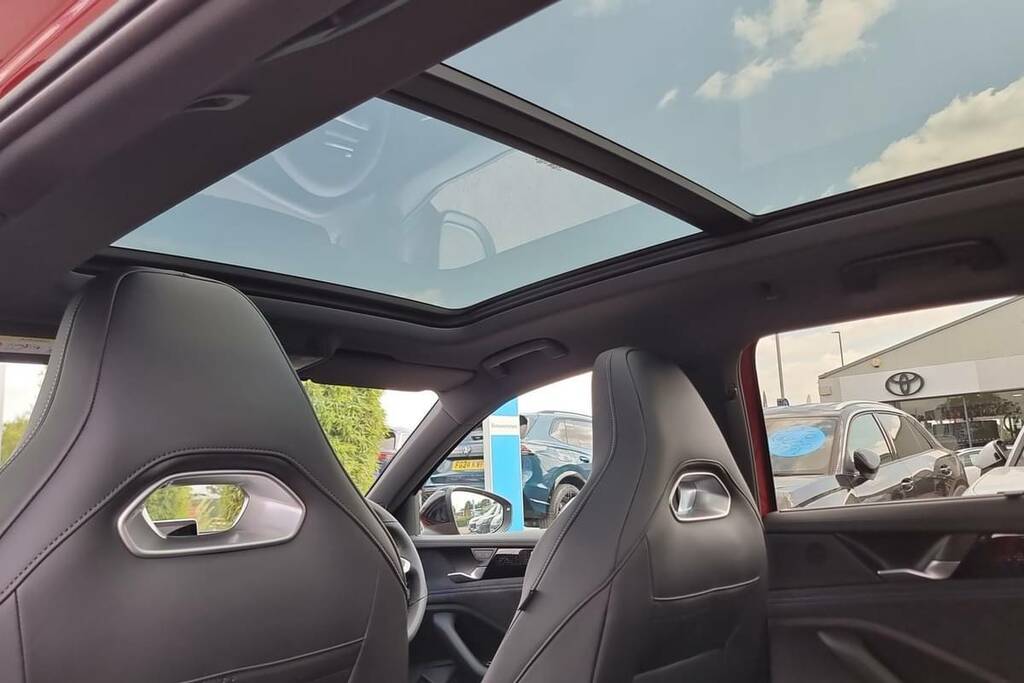 Volkswagen Passat 1.5 Etsi R-line Dsg Red #5