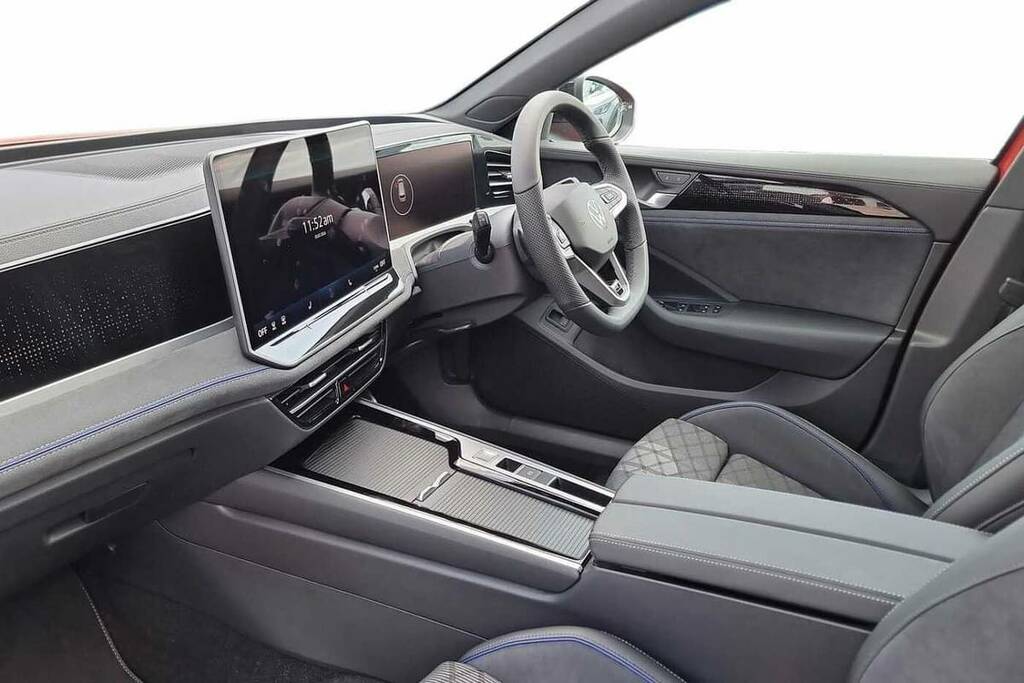 Volkswagen Passat 1.5 Etsi R-line Dsg Red #2