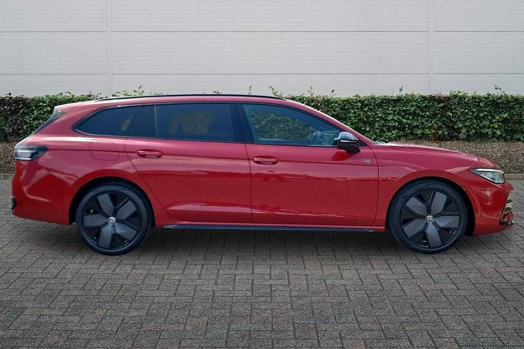 Volkswagen Passat 1.5 Etsi R-line Dsg Red #4