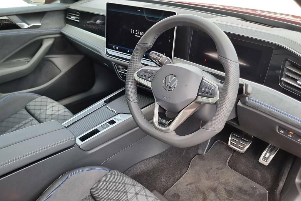 Volkswagen Passat 1.5 Etsi R-line Dsg Red #4