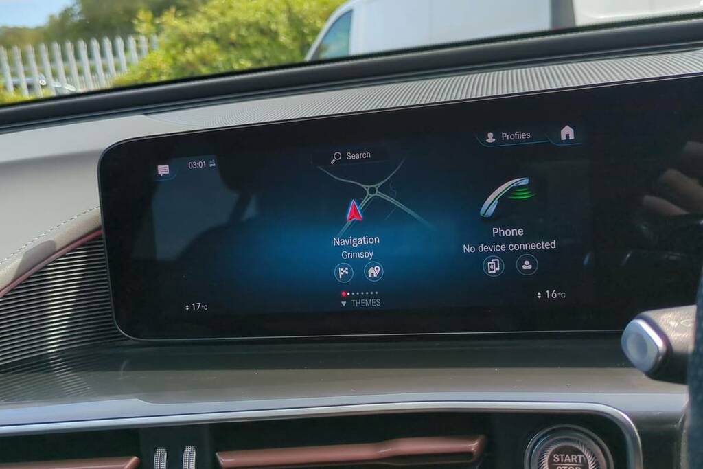 Mercedes-Benz EQC 400 300Kw Amg Line Premium Plus 80Kwh White #3