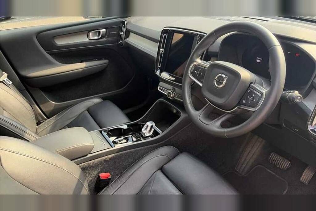 Volvo XC40 2.0 B4p Ultimate Dark CF23LYZ Black #4