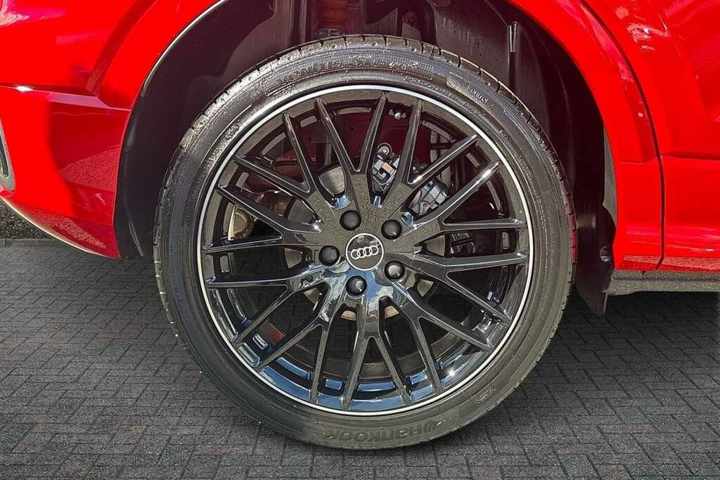 Audi Q2 35 Tfsi Black Edition S Tronic VN26YGD Red #5