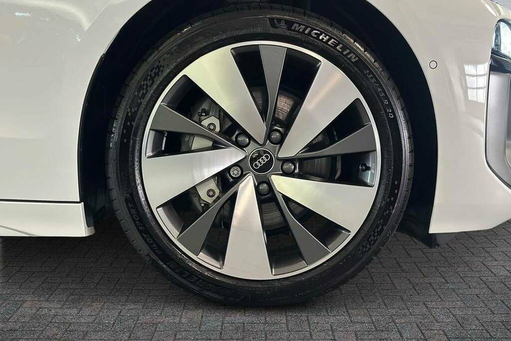 Audi A6 E-tron Avant 270Kw Performance 100Kwh S Line White #5